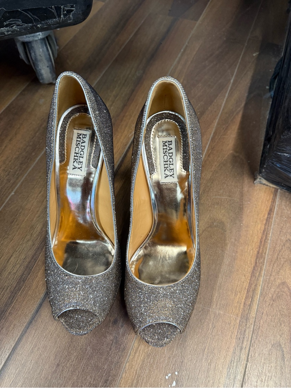 Badgley Mischka Women's Bronze Silver Glitter Peep-Toe Pumps Wedding Party Heels